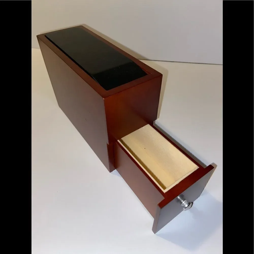 ‎Vintage Art mall of America Vintage Wooden collectible Keepsake box
